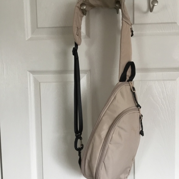 Puma Myraid Sling/Crossbody - Picture 3 of 6